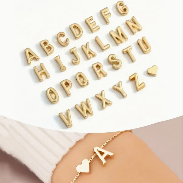 Luxe Heart Initial Bracelet – Minimalist Gold Chain Elegance