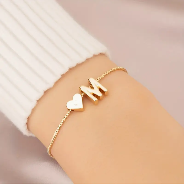 Luxe Heart Initial Bracelet – Minimalist Gold Chain Elegance